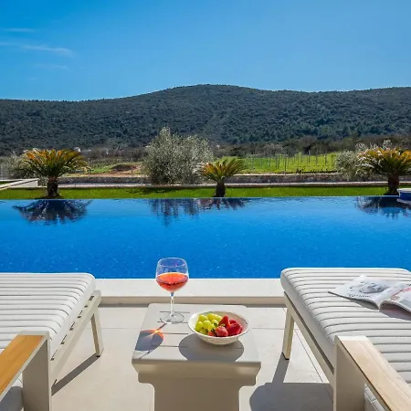 Dolac By Interhome Willa Marina